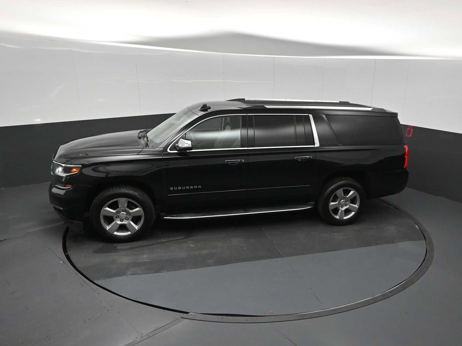 Used 2019 Chevrolet Suburban Premier AWD/4WD image 13