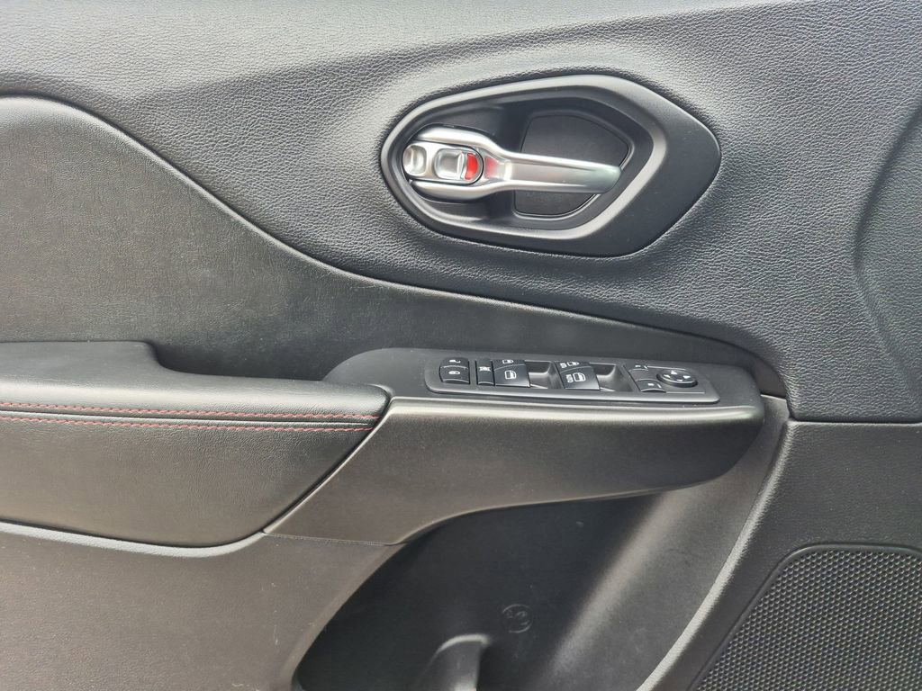 Used 2019 Jeep Cherokee Trailhawk w/ Cold Weather Group image 7