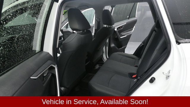 Used 2021 Toyota RAV4 LE AWD/4WD image 16