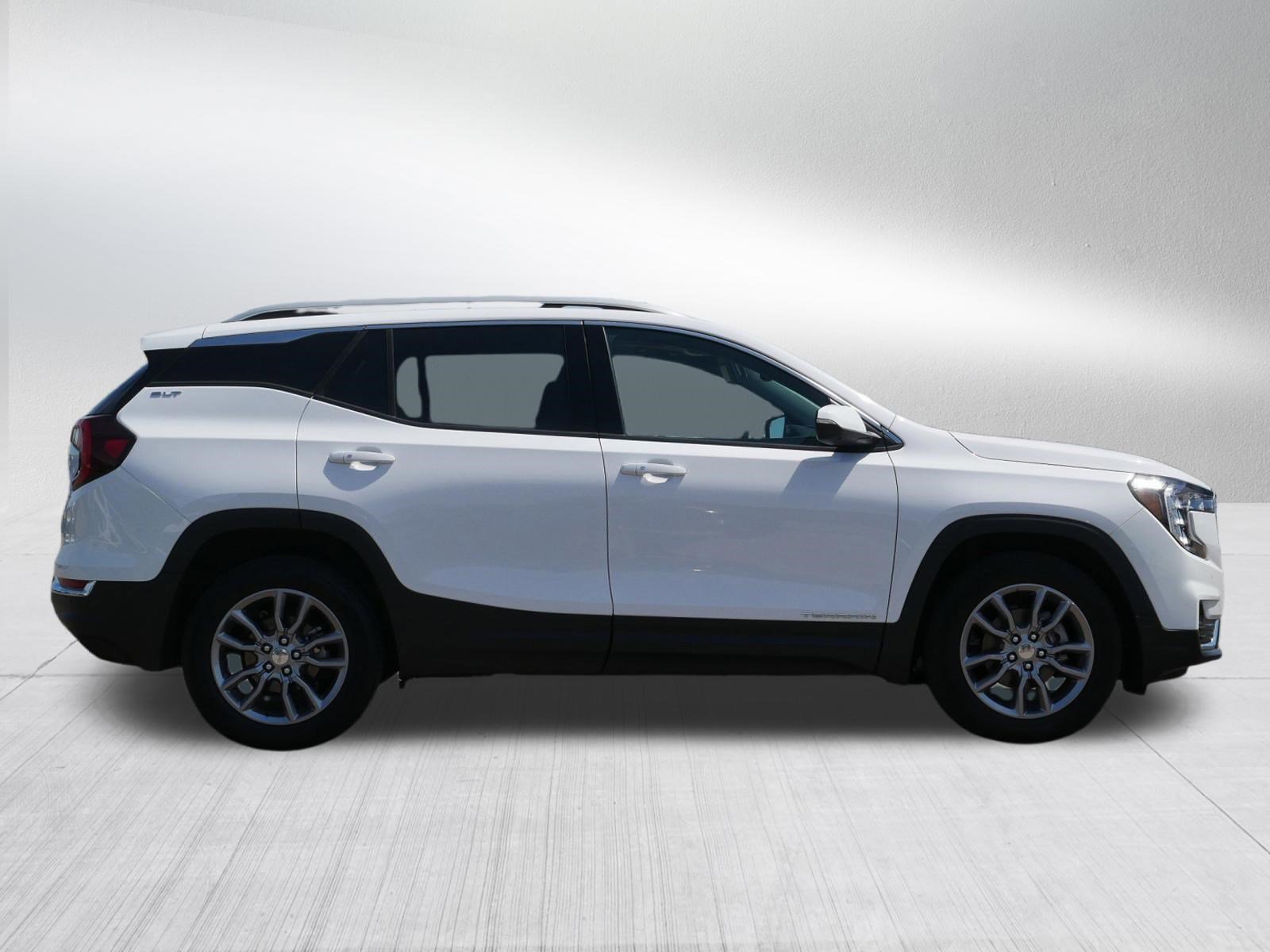 Used 2022 GMC Terrain SLT w/ Infotainment Package II AWD/4WD image 8