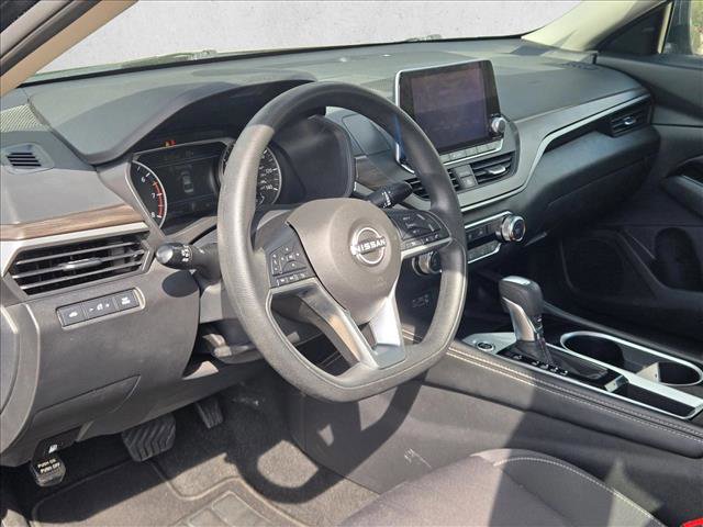 Used 2023 Nissan Altima 2.5 SV FWD image 9