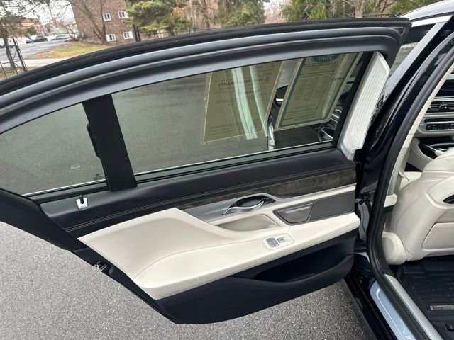 Used 2018 BMW 750i xDrive image 27