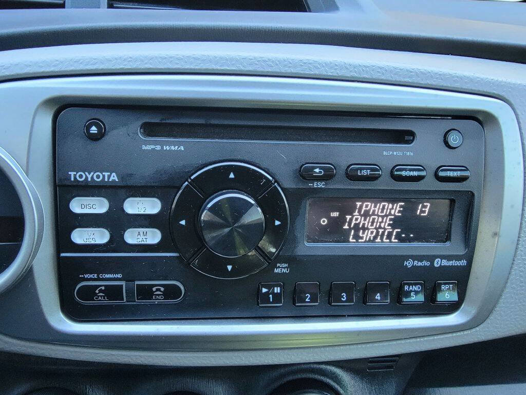 Used 2014 Toyota Yaris L image 23
