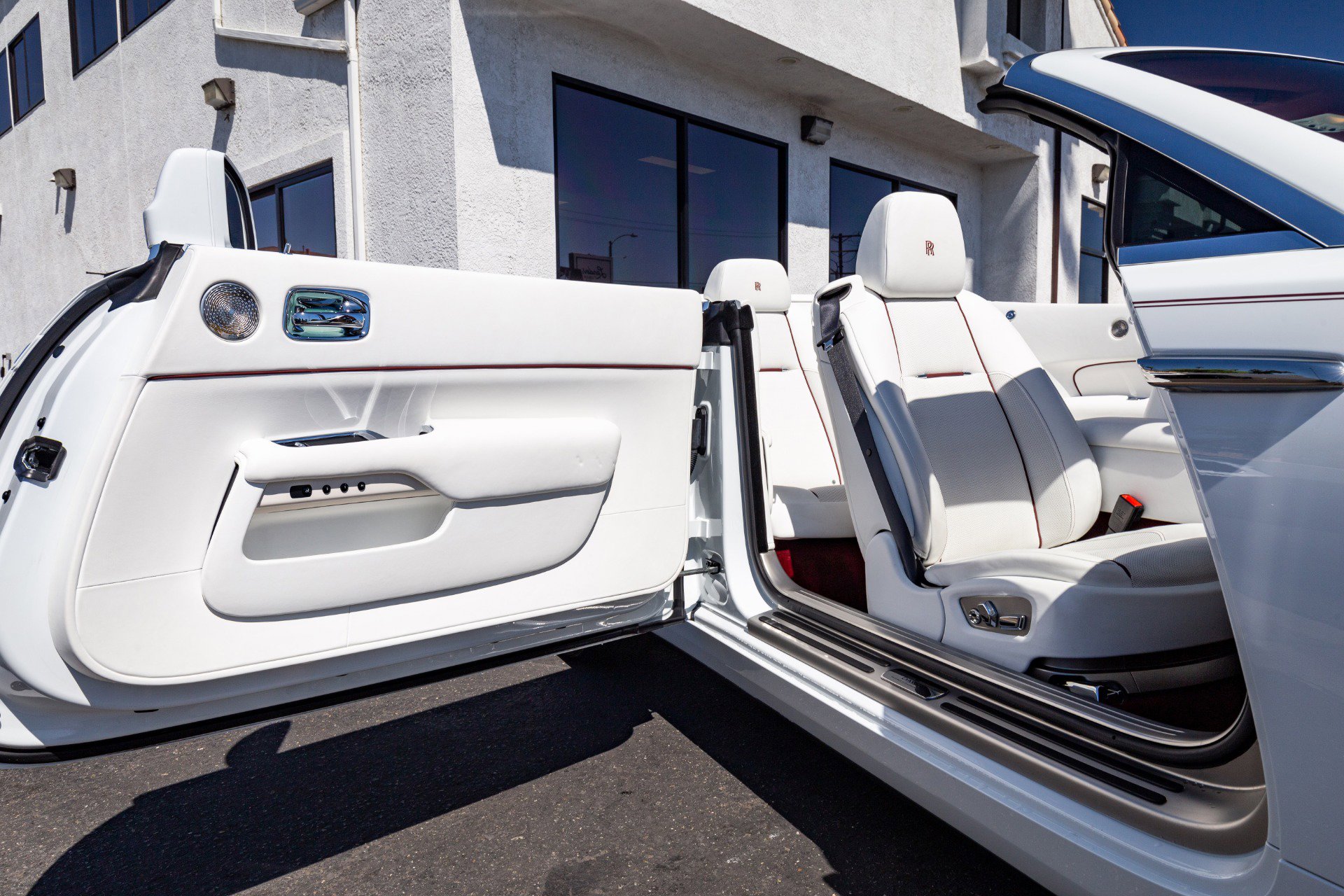 Used 2017 Rolls-Royce Dawn image 34