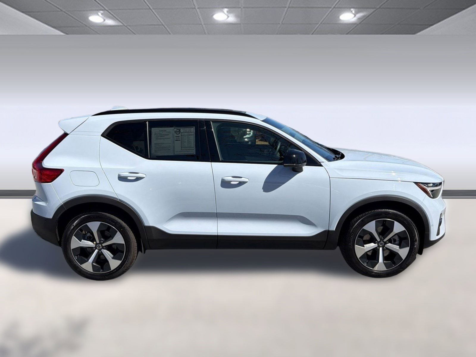 Used 2024 Volvo XC40 B5 Plus w/ Protection Package Premier image 8