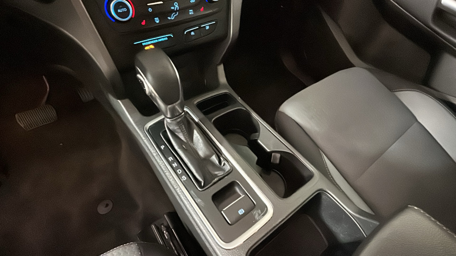 Used 2019 Ford Escape SE FWD image 25