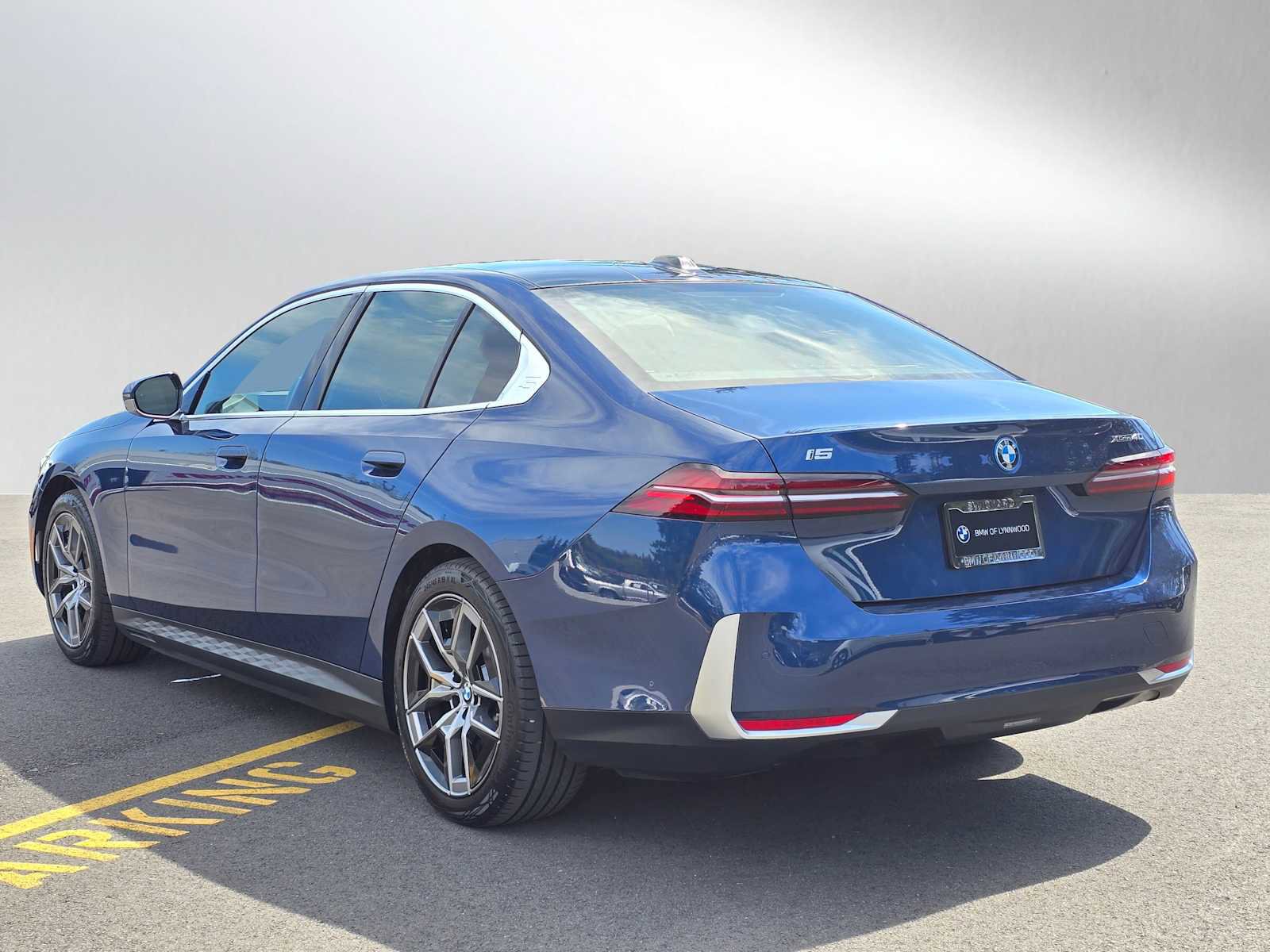 Used 2026 BMW i5 eDrive40 AWD/4WD image 5