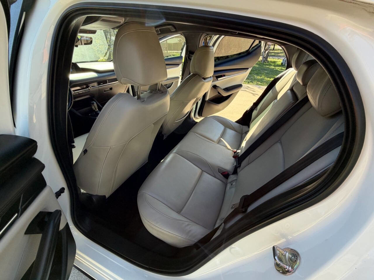 Used 2019 MAZDA MAZDA3 Hatchback w/ Preferred Package image 22