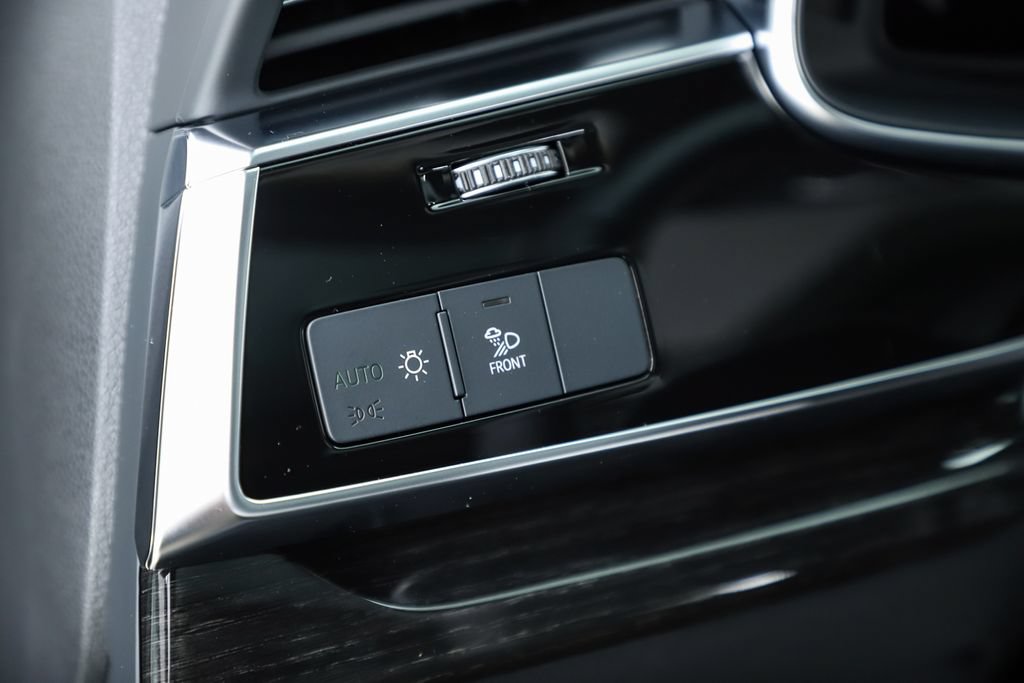 Used 2025 Audi Q8 Premium Plus AWD/4WD image 45