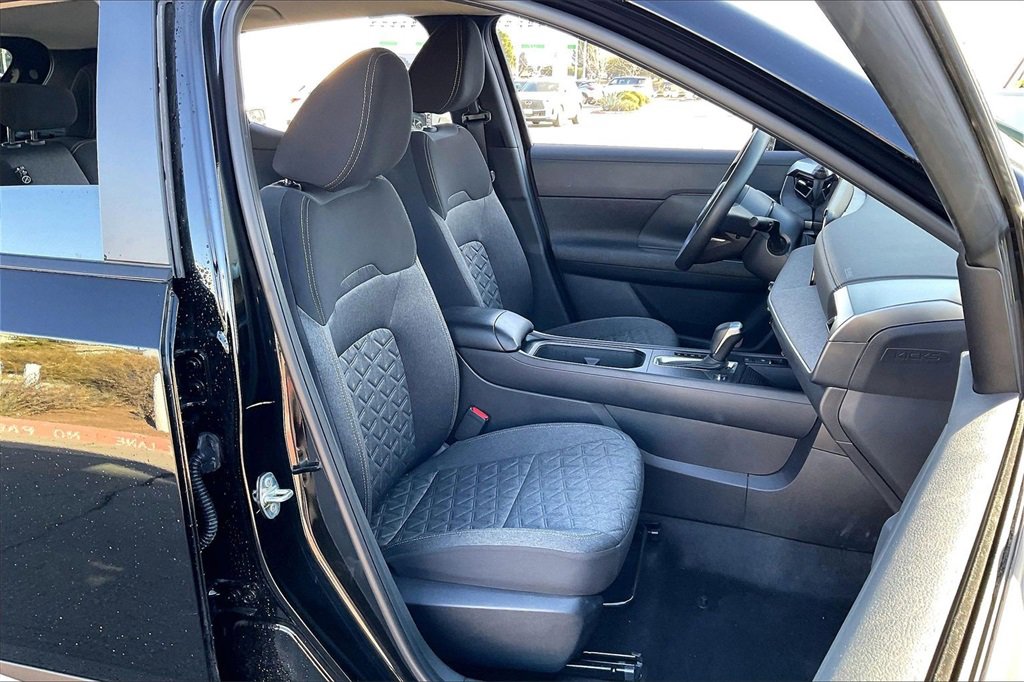 Used 2025 Nissan Kicks SV image 7