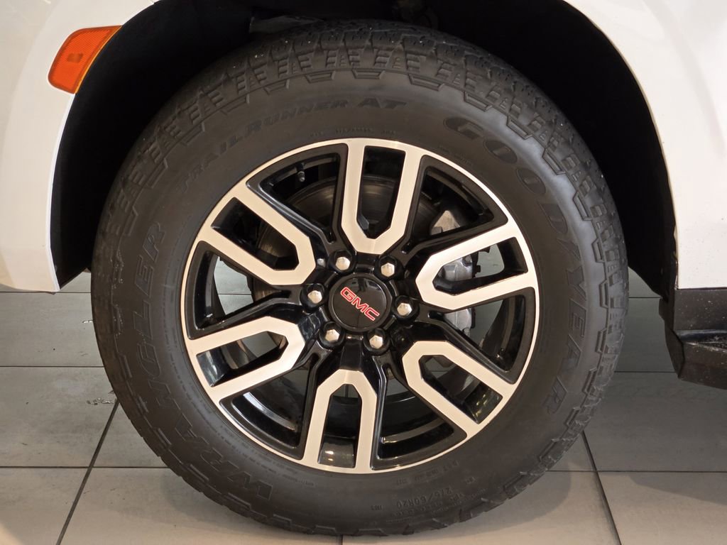 Used 2023 GMC Yukon AT4 AWD/4WD image 10