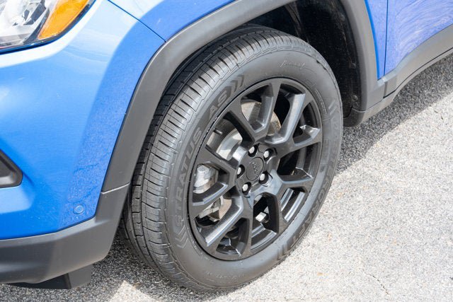 Certified 2023 Jeep Compass Latitude w/ Convenience Group AWD/4WD image 9