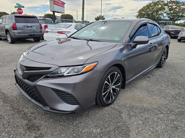Used 2020 Toyota Camry SE image 3
