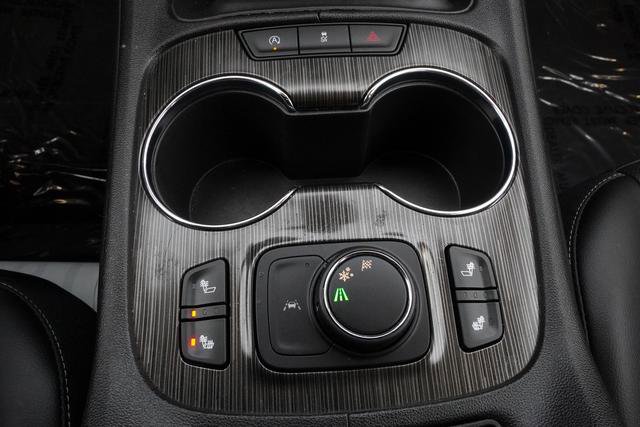 Used 2023 GMC Acadia SLT image 22