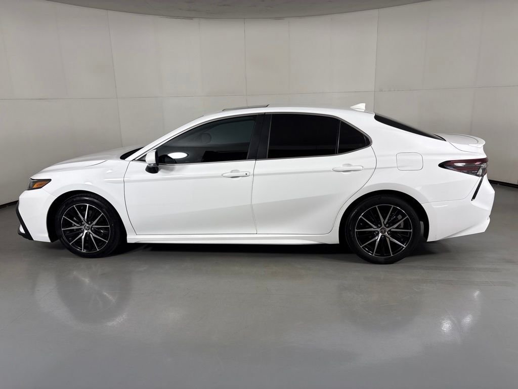 Used 2024 Toyota Camry SE w/ Convenience Package FWD image 5