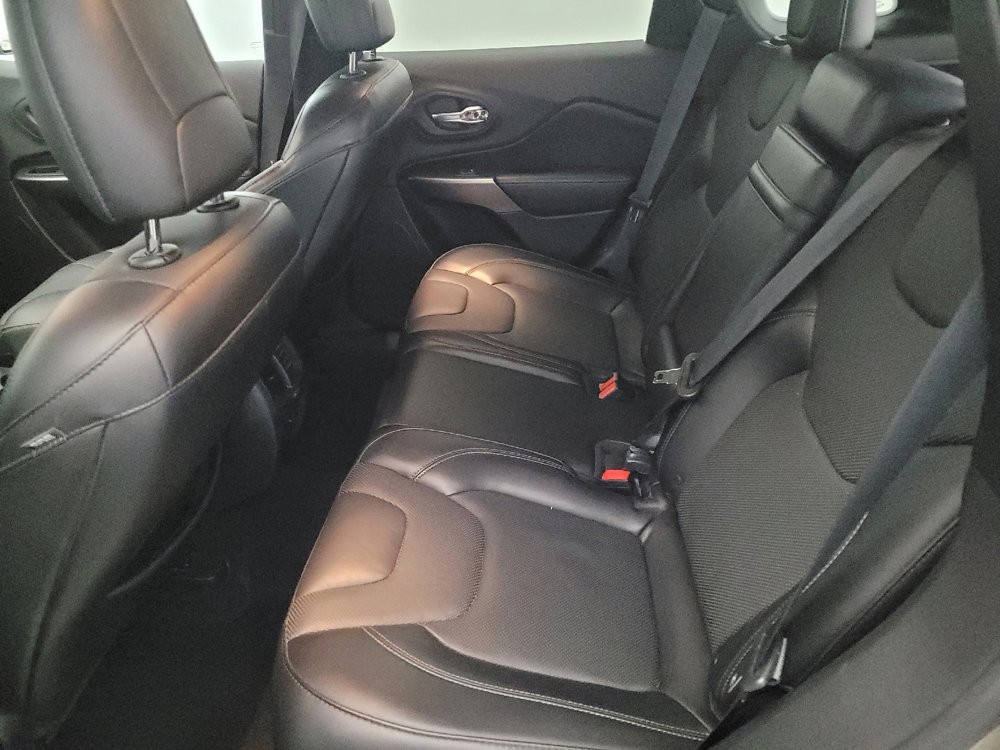 Used 2019 Jeep Cherokee Limited image 18