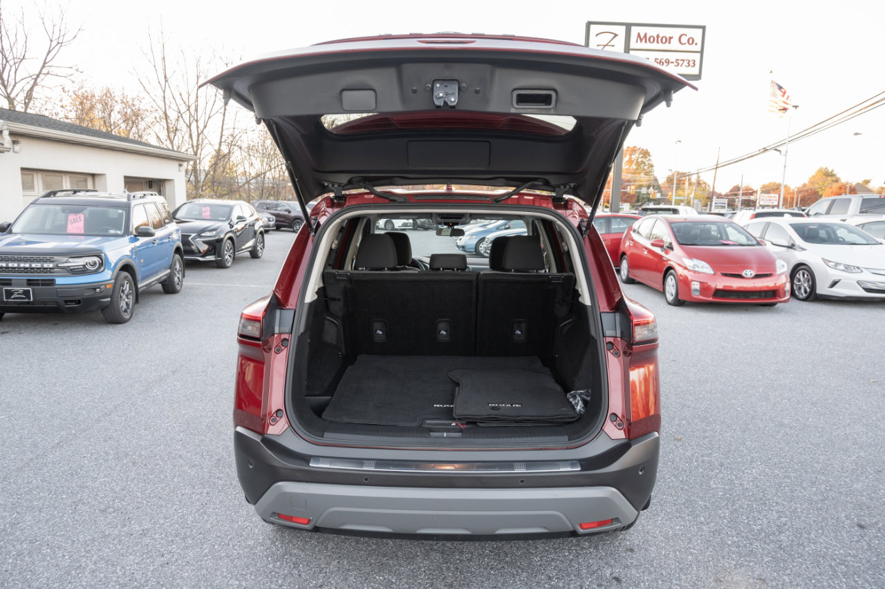 Used 2023 Nissan Rogue SV image 18