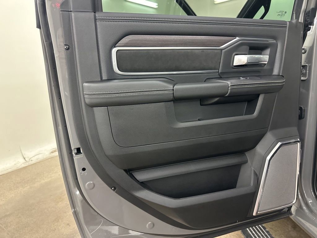 New 2026 RAM 2500 Laramie AWD/4WD image 26