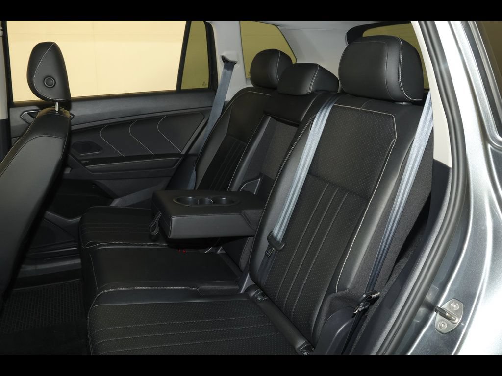 Used 2022 Volkswagen Tiguan SE AWD/4WD image 24