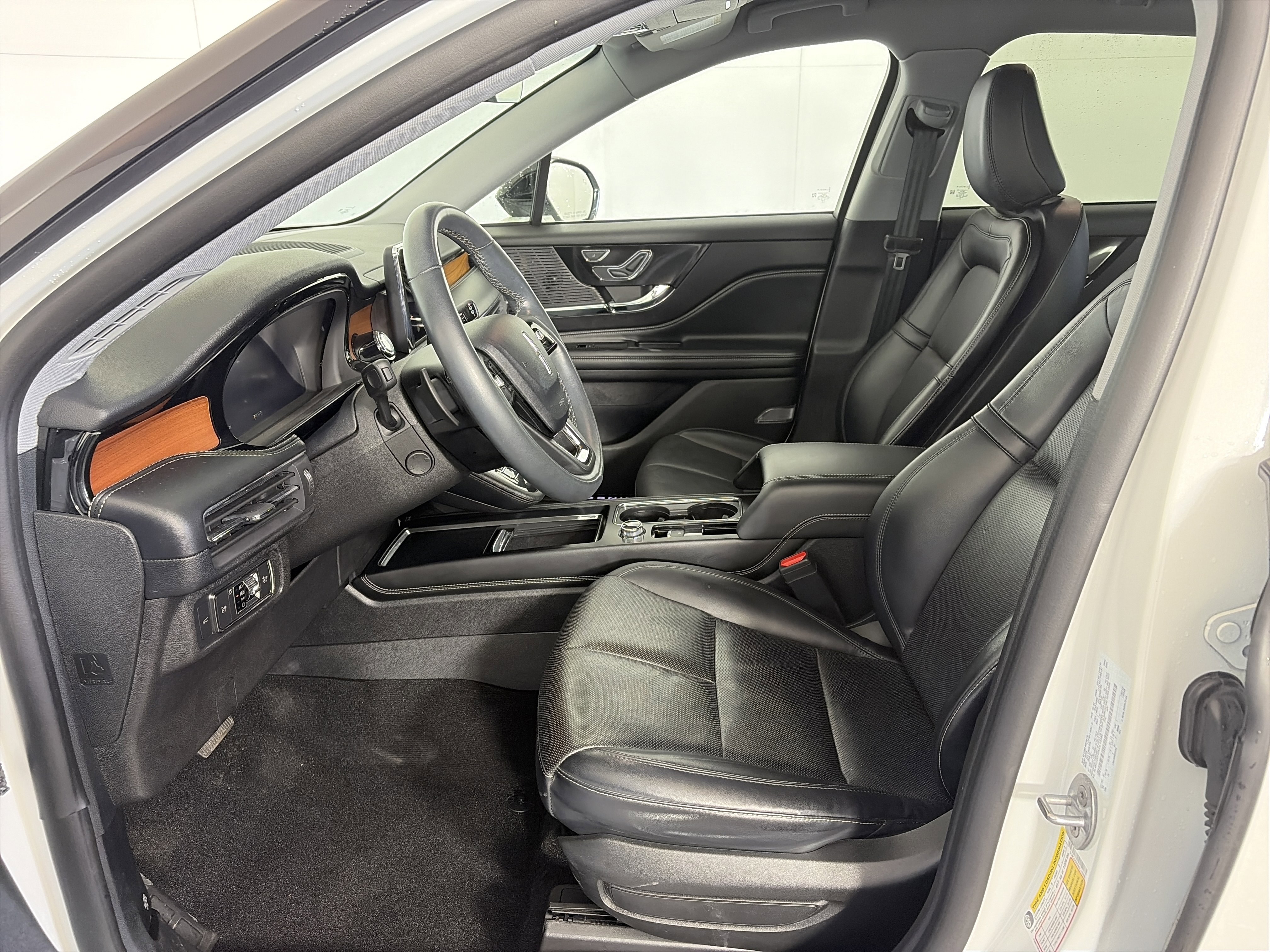 Used 2022 Lincoln Corsair Reserve w/ Sport Package image 6