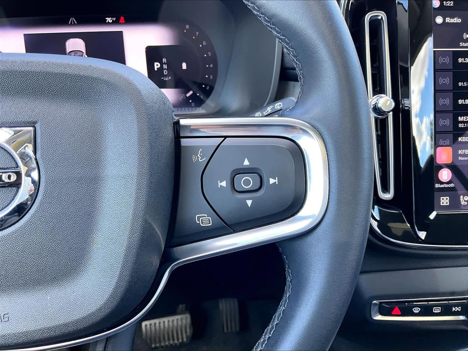 Used 2023 Volvo XC40 B5 Plus w/ Protection Package Premier image 21