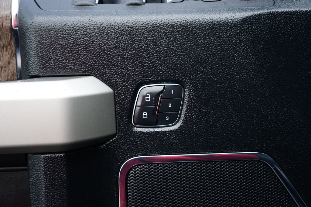 Used 2018 Ford F250 Lariat w/ Lariat Ultimate Package image 15