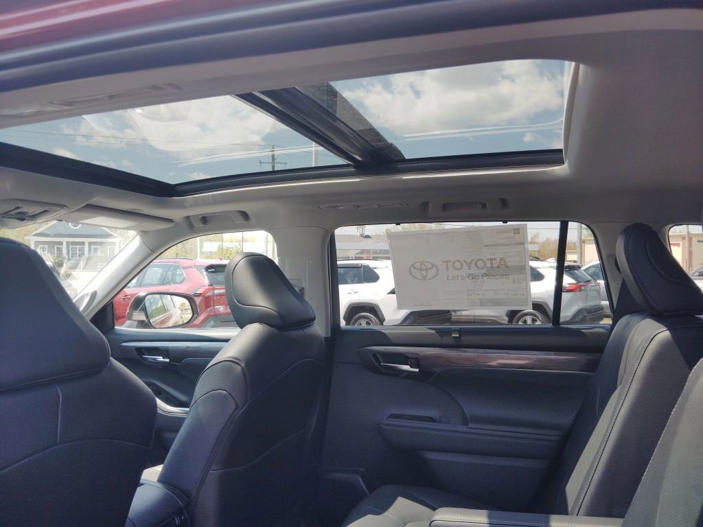 New 2026 Toyota Highlander Platinum AWD/4WD image 9