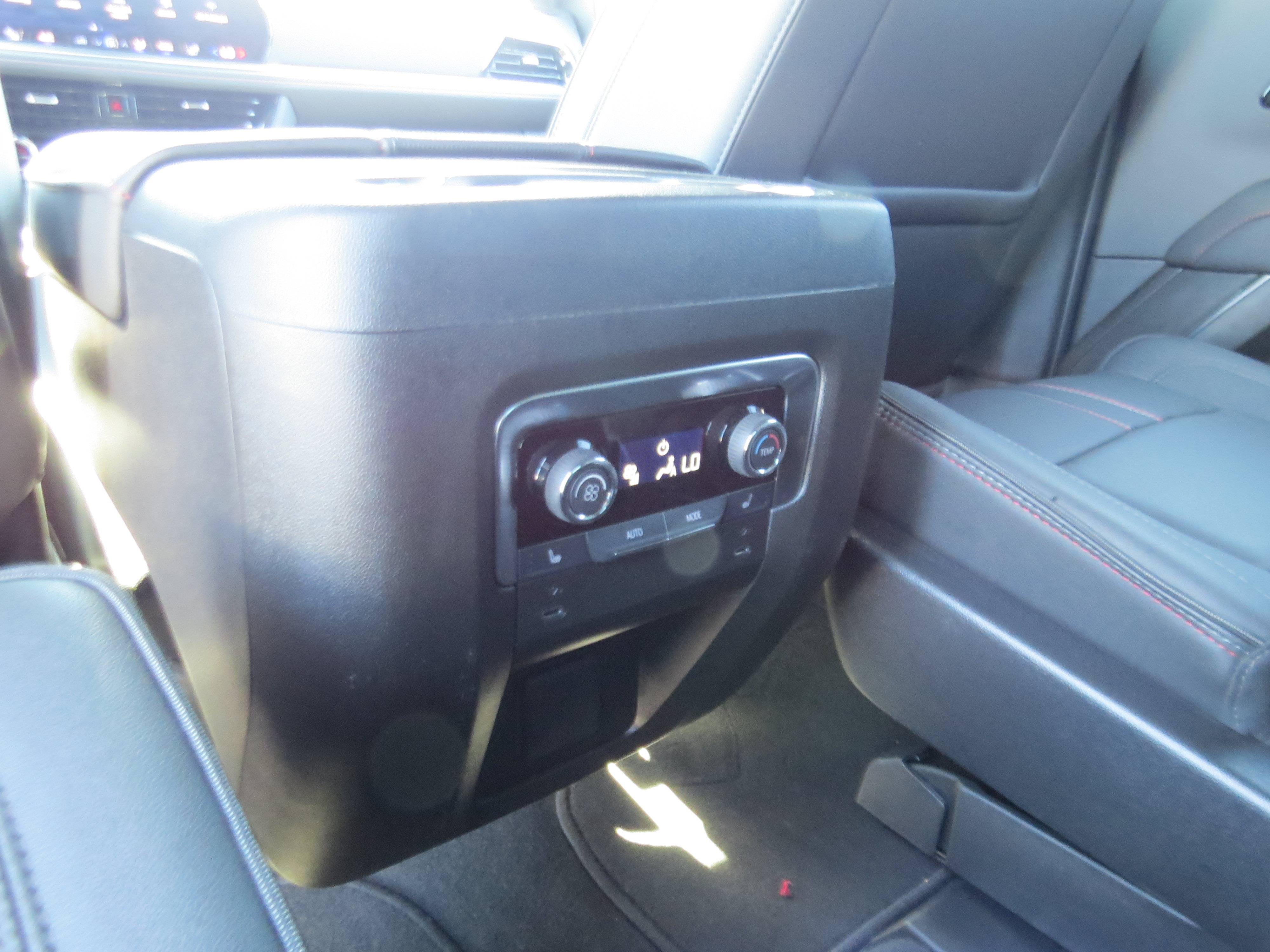 Used 2025 Chevrolet Tahoe RST w/ Advanced Technology Package AWD/4WD image 17