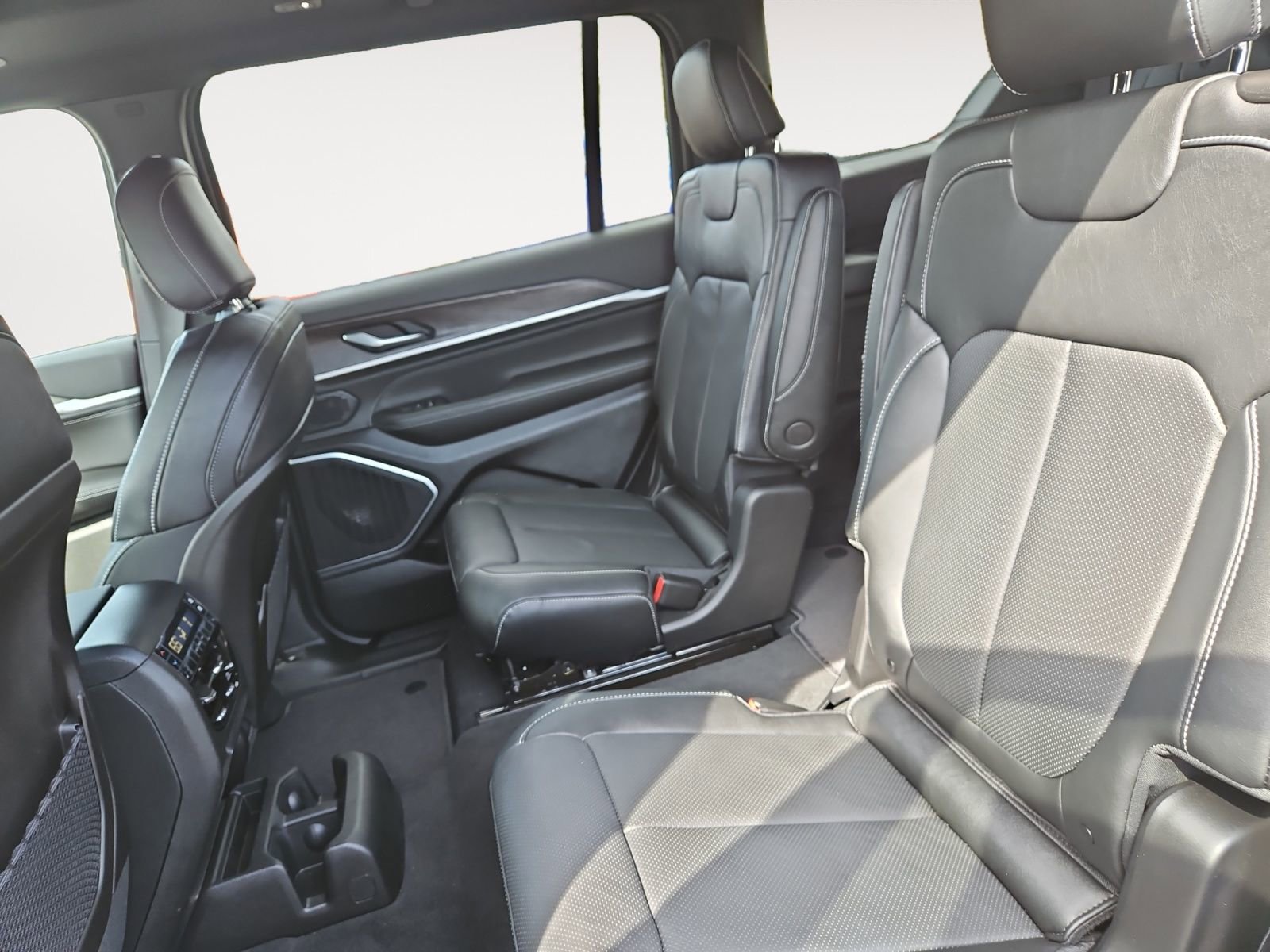 New 2026 Jeep Grand Cherokee L Limited image 13