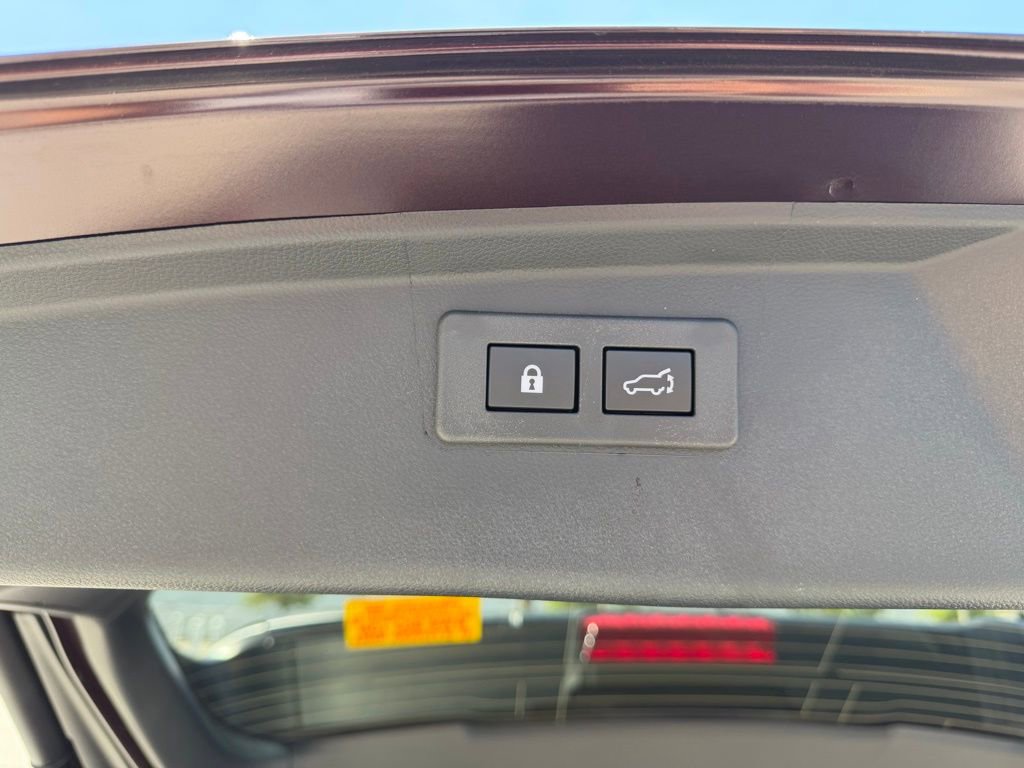 Used 2025 Subaru Outback Touring XT w/ Popular Package #2 image 8