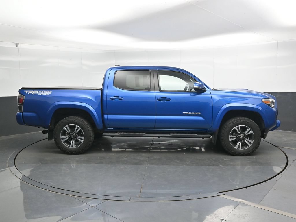 Used 2018 Toyota Tacoma TRD Sport AWD/4WD image 3