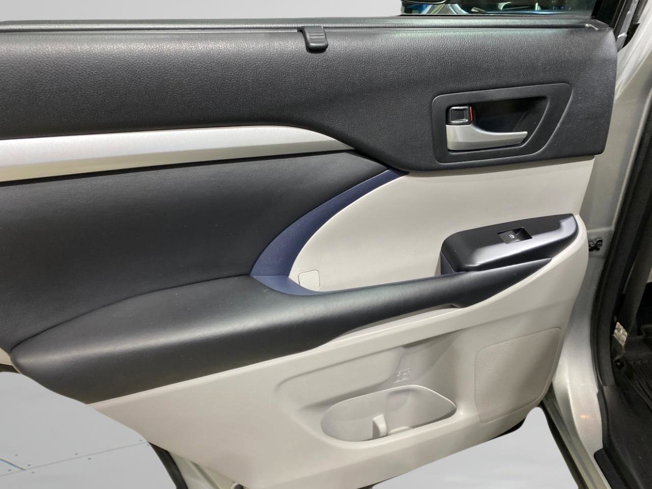 Used 2017 Toyota Highlander XLE image 22