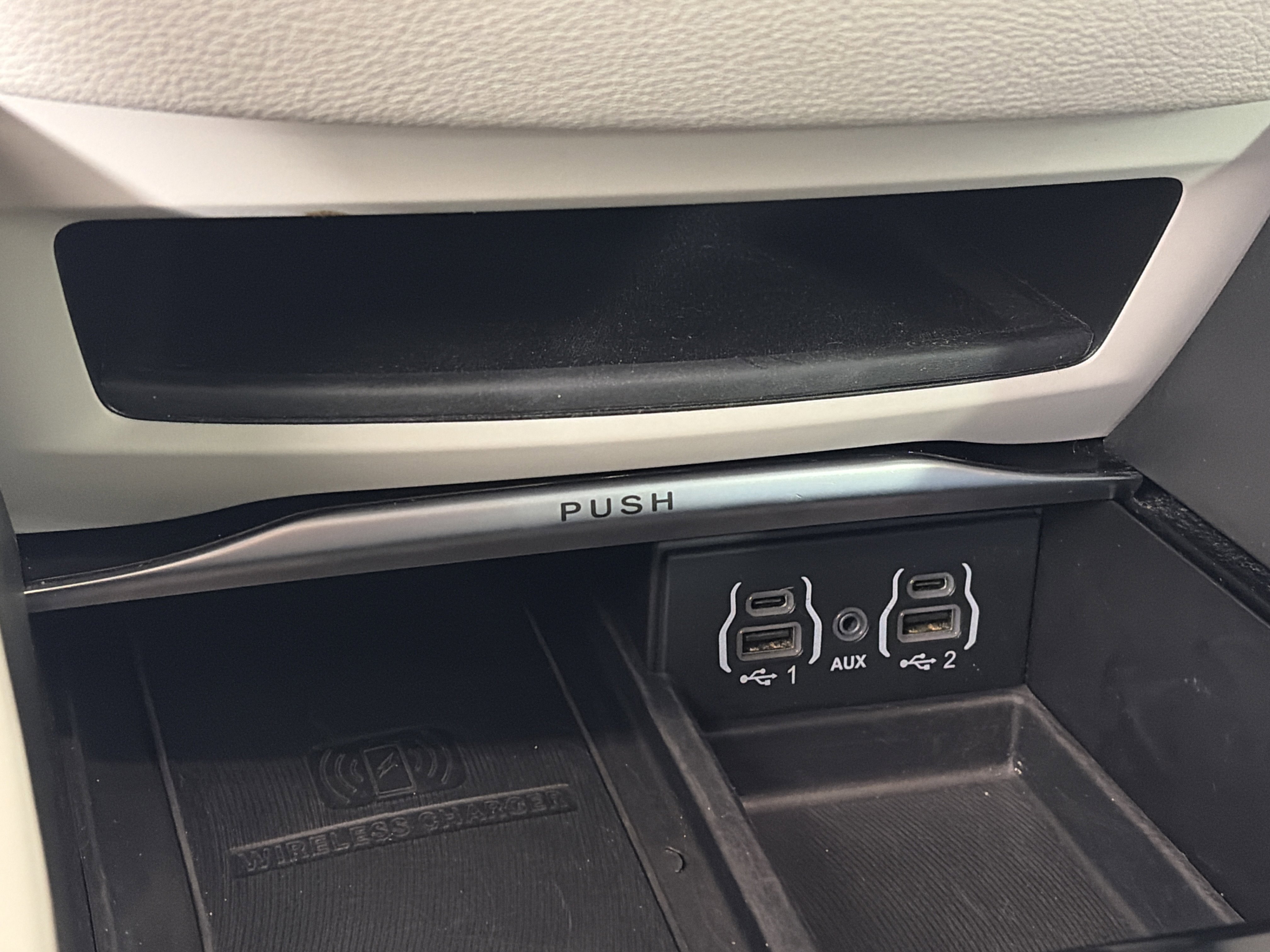 Used 2022 Chrysler Pacifica Limited image 26