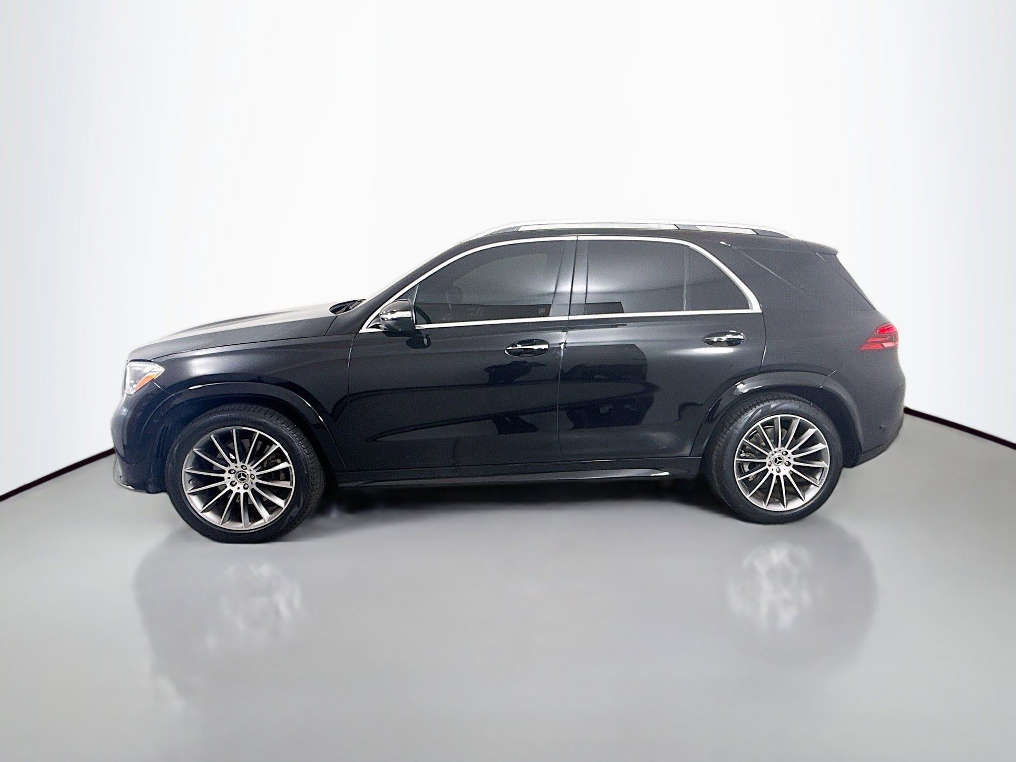 Used 2024 Mercedes-Benz GLE 350 4MATIC image 4