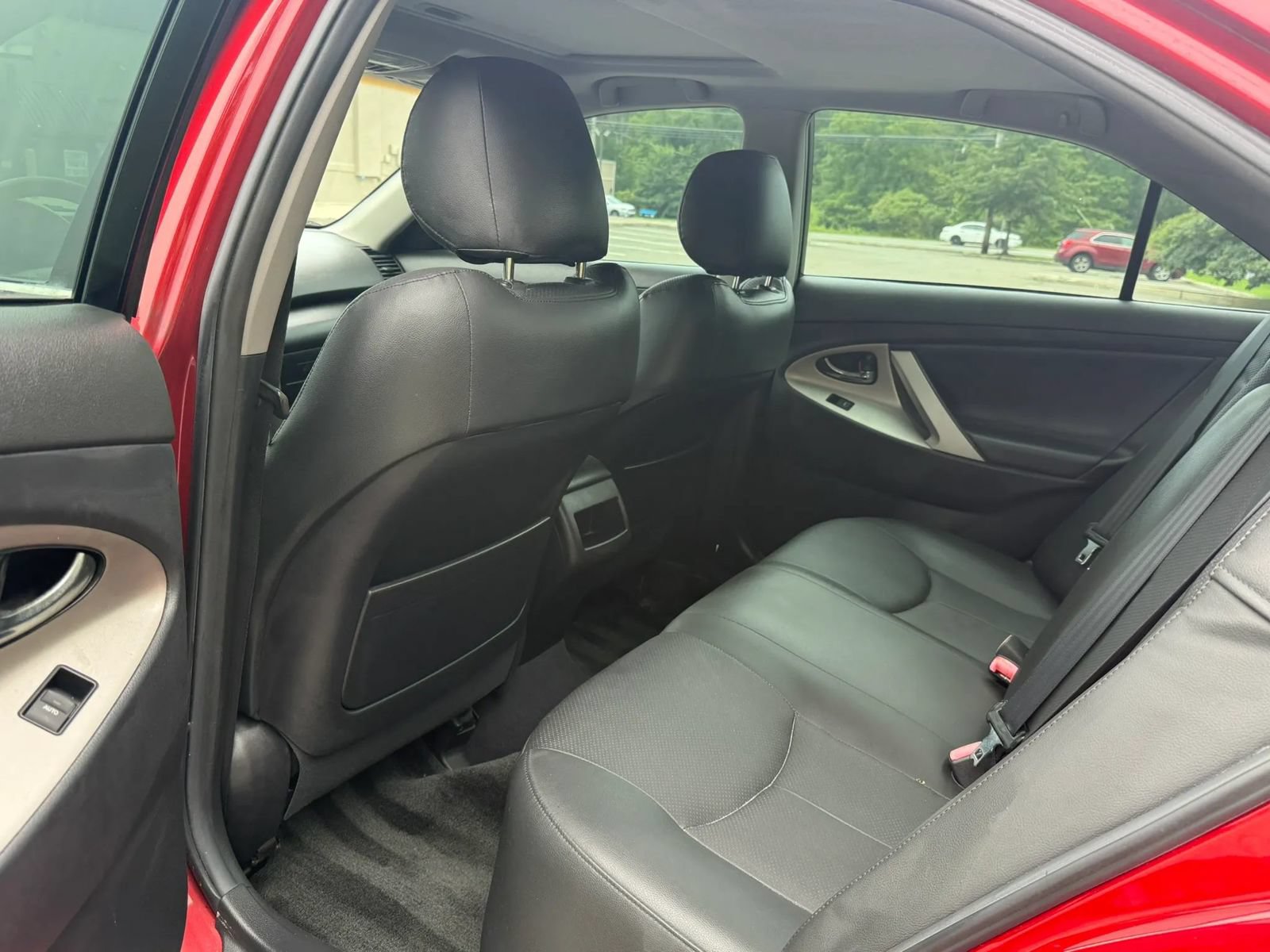 Used 2011 Toyota Camry SE w/ SE Extra-Value Pkg #1 FWD image 12