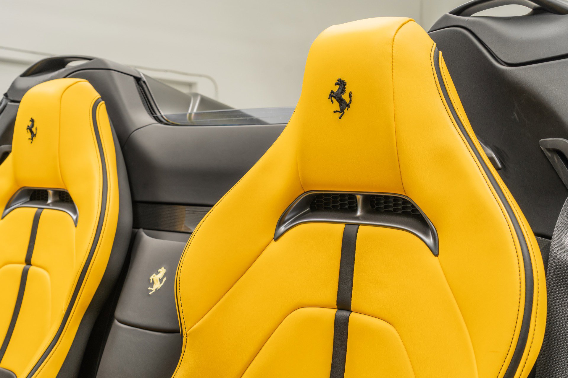 Used 2024 Ferrari SF90 Spider image 28