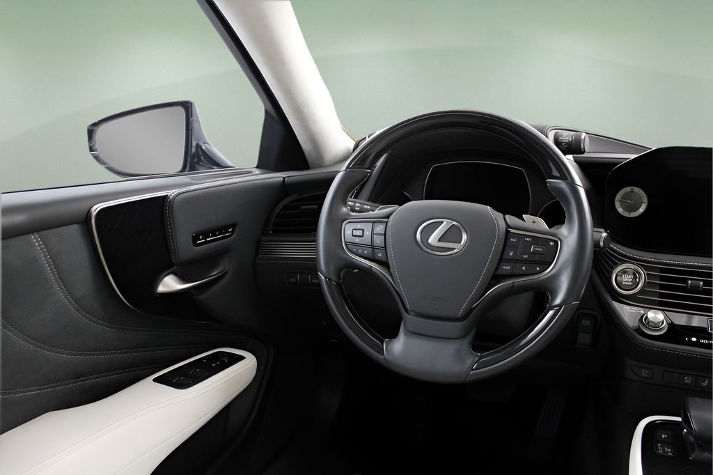 Used 2023 Lexus LS 500 w/ Interior Upgrade Package image 12