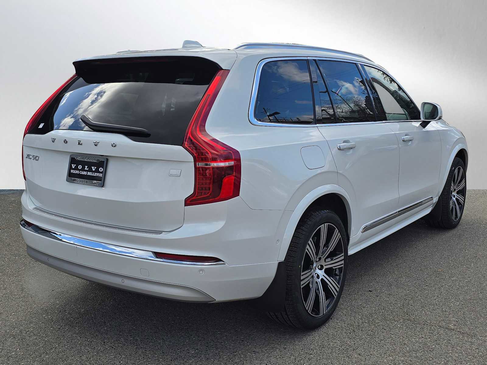 Certified 2022 Volvo XC90 T8 Inscription w/ Advanced Package image 3