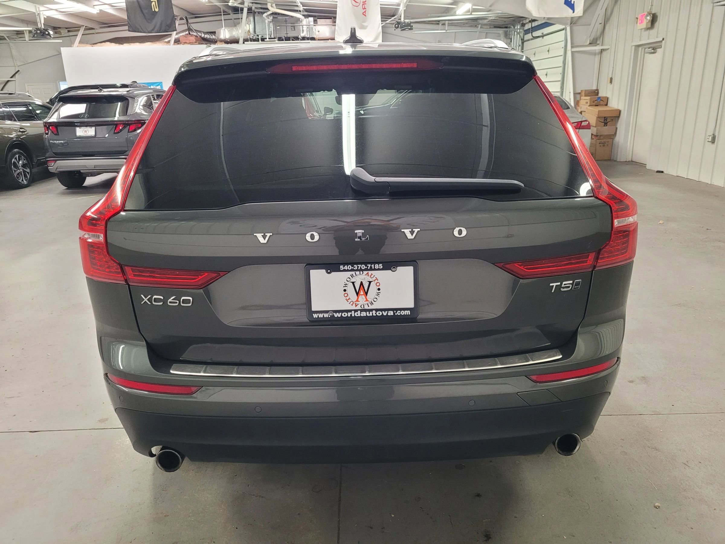 Used 2018 Volvo XC60 T5 Momentum w/ Vision Package image 6