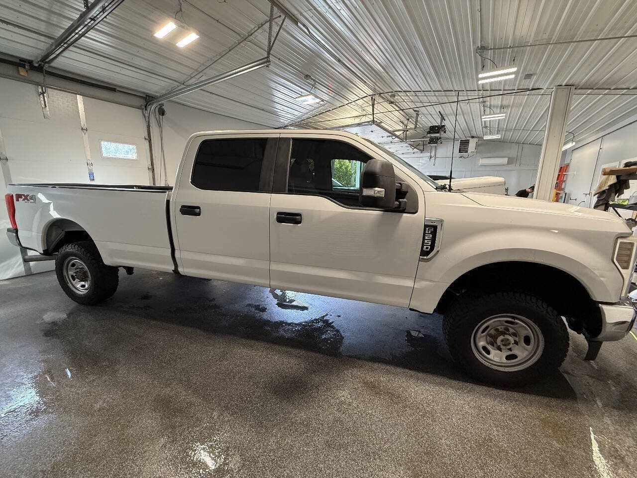 Used 2019 Ford F250 XL w/ Power Equipment Group AWD/4WD image 3