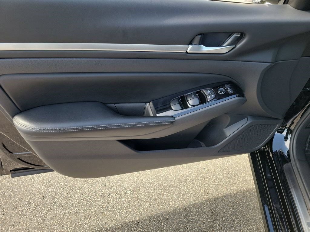 Used 2024 Nissan Altima 2.5 SL FWD image 22