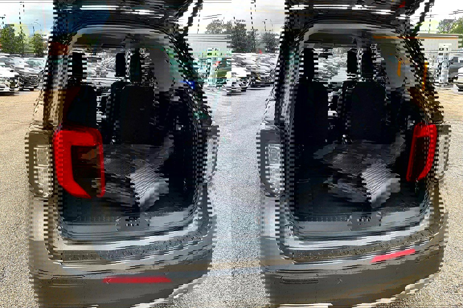 Used 2022 Ford Explorer XLT w/ Equipment Group 202A image 20