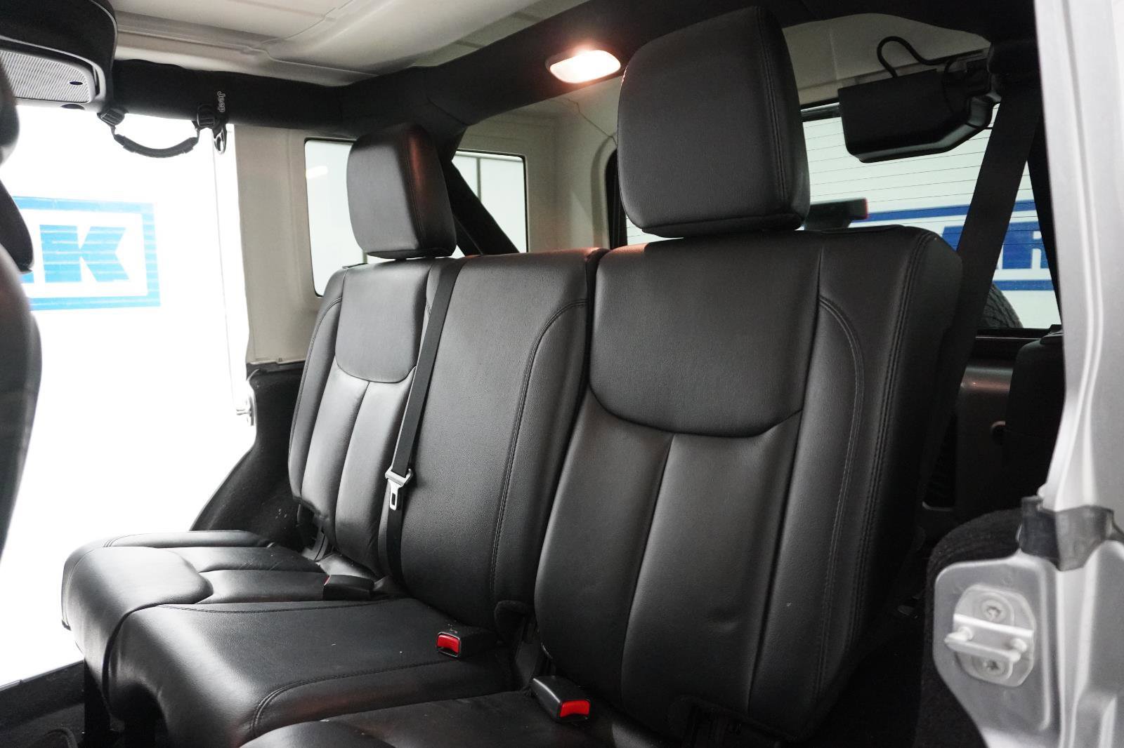 Used 2015 Jeep Wrangler Altitude image 29