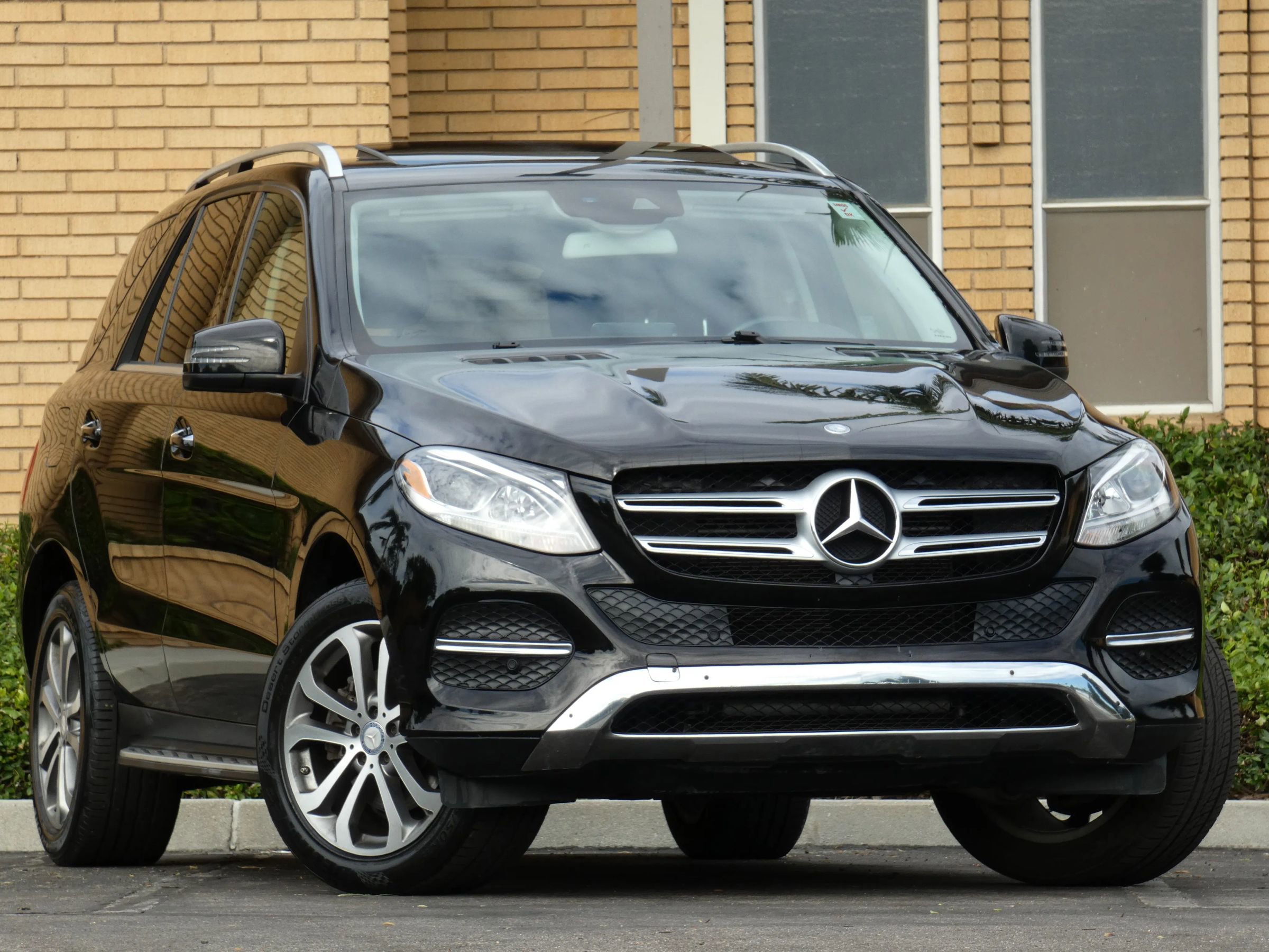 Used 2016 Mercedes-Benz GLE 350 w/ Premium Package image 3