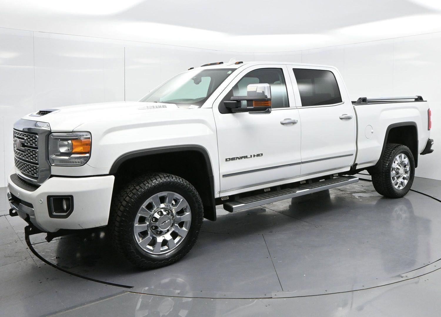 Used 2019 GMC Sierra 2500 Denali w/ Duramax Plus Package AWD/4WD image 3