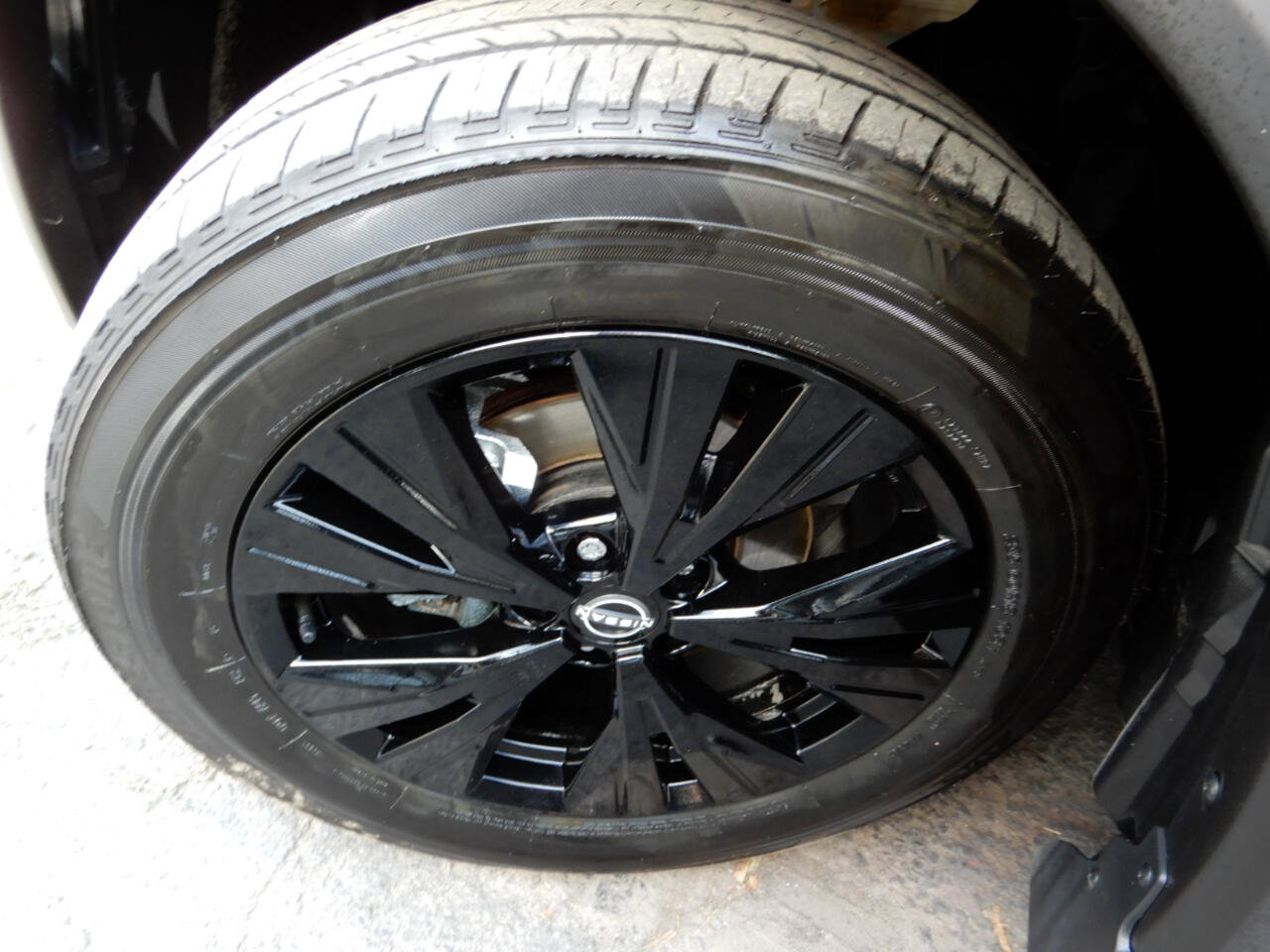 Used 2023 Nissan Rogue SV w/ SV Premium B Package image 29