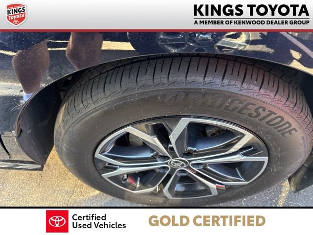Used 2025 Toyota Sienna Platinum AWD/4WD image 12