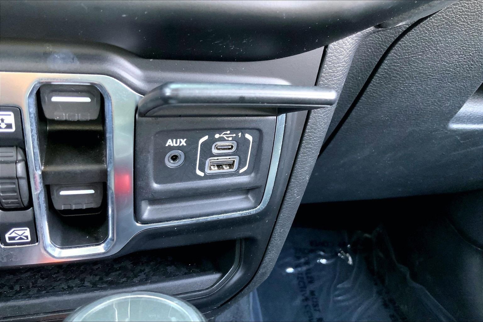 Used 2023 Jeep Wrangler Unlimited Sahara w/ Cold Weather Group AWD/4WD image 28