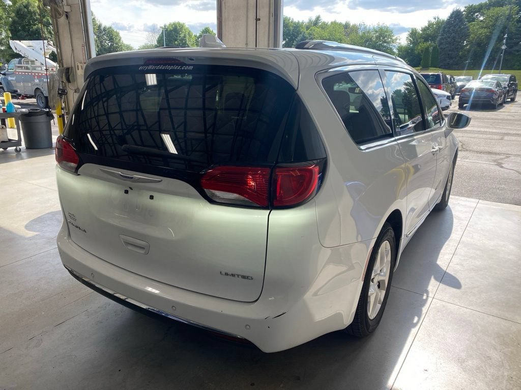 Used 2020 Chrysler Pacifica Limited FWD image 4