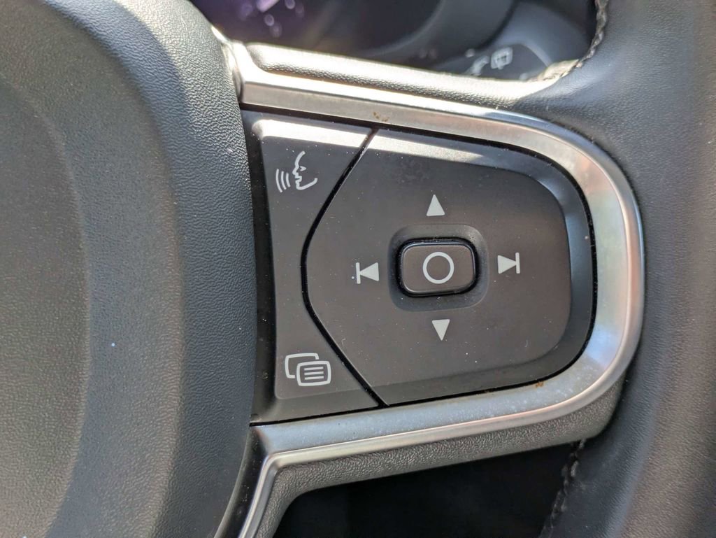 Used 2024 Volvo XC60 B5 Core AWD/4WD image 27